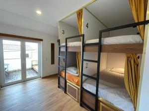 Bed in 4-Bed Mixed Dormitory Room room in 33 Hostel