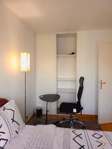 Cozy haven near Paris La Defense Grande Arche
