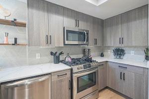 Family Getaway Near Grayhawk Golf , Parking - N244