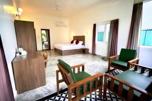 BHOPAL LAKE STAYS