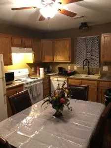 Entire townhome available near nice park library and shopping - Лексінґтон