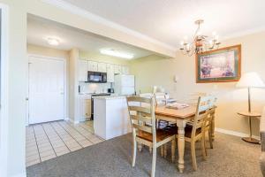 Branson Condo on Table Rock with Lake Views and Pool and WiFI near Silver Dollar City