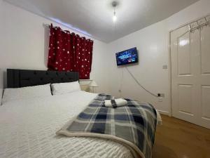 4BR, One level, Step free,, Roll-in-showers, Accessible Bungalow