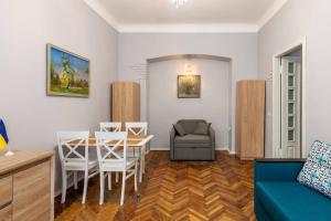 2 кім квартира подобово на вулиці Ткацькій 8, на 5 осіб - бічна Замарстинівської новобуд Авалон