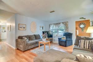 Pet-Friendly Clearwater Home - 7 Mi to Beach!