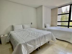 602, Modern apartment in heart of El Poblado + View!