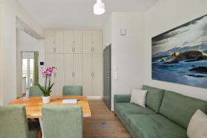 UniQApt Garitsa Woods