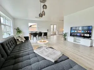 Stunning & Renovated 130sqm Villa only 5 min by car from sandy beaches - Åkirkeby