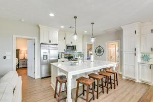 225 Feet to Shore! Ocean-View Crystal Beach Escape