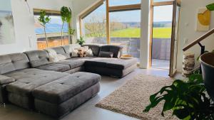 Exklusives Wohnen im Herzen Bayerns - Luxuriöses Haus mit Dachterrasse und Whirlpool, nahe Passau