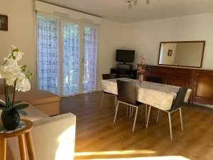 F3 Cosy à Cergy à 10 minutes de la gare Cergy Préfecture et Proche ESSEC - Jouy-le-Moutier