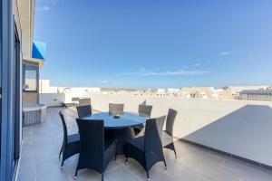 SB17 - 2 Bed Penthouse Panorama in Qawra