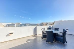 SB17 - 2 Bed Penthouse Panorama in Qawra