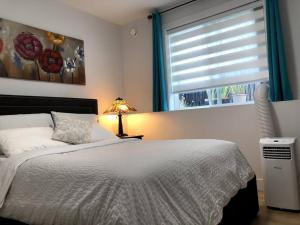 Gorgeous 2 Bedrooms Suite Private entrane with patio-Free Parking