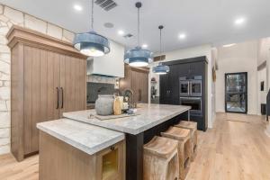 Stonewood Villa-UltraLux 6BR-5 Showers-Htd Pool