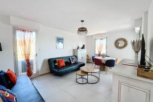 Pretty cocoon with harbour view