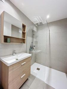 Pretty cocoon with harbour view