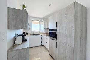 Pretty cocoon with harbour view