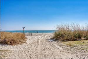 Oceanfront 1 Bedroom Suite-Stunning Views! Perfect for 4-6 guests! Landmark 1533