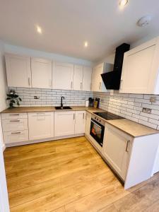 Comfortable Private Room with own kitchenette in a shared house - Selly Oak Birmingham R4