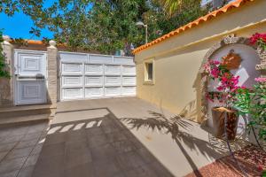 Villa Bouganvilla am Meer mit Pool