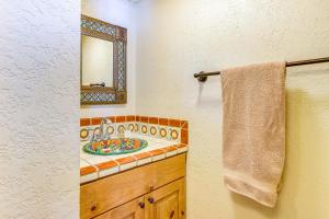 Bright Santa Fe Condo 30 Min from Ski Basin!