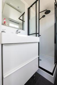 64, Charming Nature Retreat, Near Efteling, with Private Parking & Garden