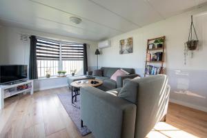 64, Charming Nature Retreat, Near Efteling, with Private Parking & Garden