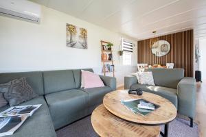 64, Charming Nature Retreat, Near Efteling, with Private Parking & Garden