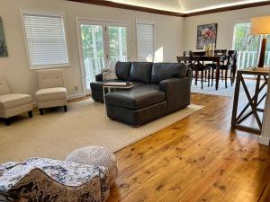 Fly Creek Retreat - Fairhope Home near marina/bay