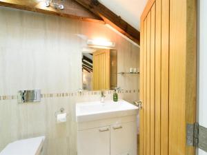 The Britannia Inn & Waves Restaurant