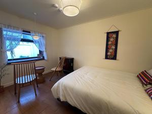 Yunseul- Garden House in the City with Korean Beauty