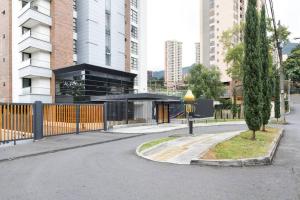 202 Family Haven in El Poblado: Spacious & charming