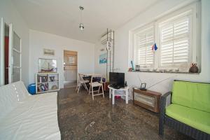 Apartments by the sea Postira, Brac - 22204