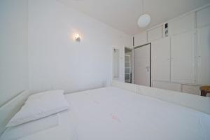 Apartments by the sea Postira, Brac - 22204