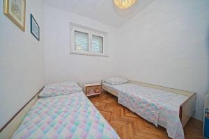 Apartments by the sea Postira, Brac - 22204