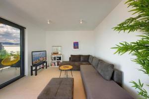 Apartments by the sea Postira, Brac - 22204