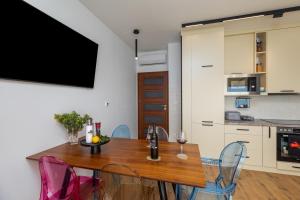 Apartments by the sea Pisak, Omis - 22779