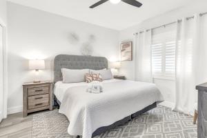 Palms of Seagrove D5, Steps to the Beach, Sleeps 4, Pool, 2 bikes and 5 mins from Seaside