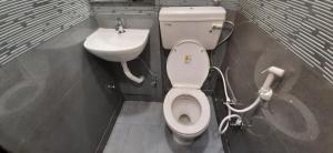 Aggarwal home stay in independent flat with private kitchen washroom fridge Android TV wi fi andcooking utensils for self cooking