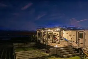 【BINGE TRAILER】手頃な価格が嬉しい。ビーチフロントのトレーラーで思い出に残る滞在を！ - Shirahama