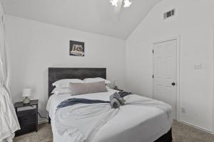 Kellers Charm by Bear Creek - Near Stadiums, Pool, Fire Pit