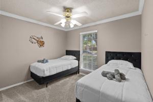 Kellers Charm by Bear Creek - Near Stadiums, Pool, Fire Pit