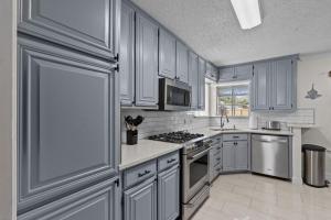 Kellers Charm by Bear Creek - Near Stadiums, Pool, Fire Pit