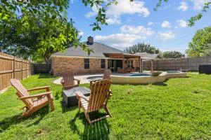 The Charming House & Pool in DFW - 艾索