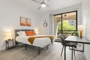 CozySuites Glendale by the stadium with pool 14 - 格伦代尔