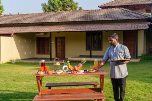 StayVistas Basalt - with Mountain Views, Infinity Pool, Vintage Interiors, and Games Room