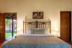 StayVistas Basalt - with Mountain Views, Infinity Pool, Vintage Interiors, and Games Room