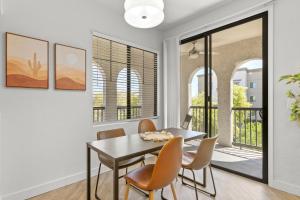 CozySuites Glendale by the stadium with pool 16