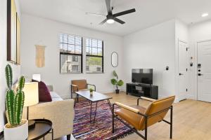 CozySuites Glendale by the stadium with pool 15